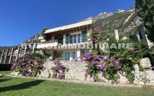 Villa sul Lago di Garda – V2628